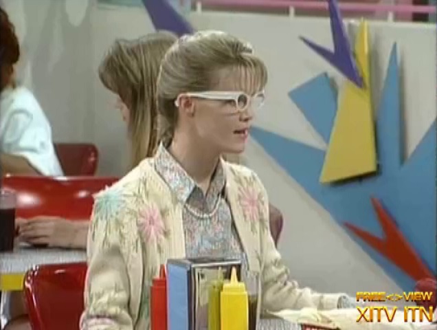 XITV FREE <> VIEW Saved By The Bell! Starring Elizabeth Berkley, Tiffani Amber Thiessen, Lark Voorhies, and Josie Davis!