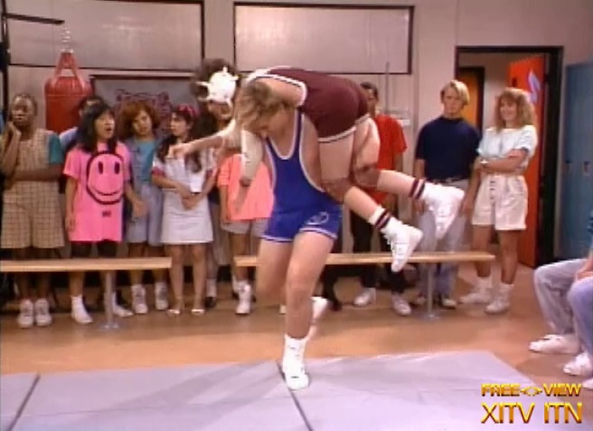 XITV FREE <> VIEW Saved By The Bell! Starring Elizabeth Berkley, Tiffani Amber Thiessen, and Lark Voorhies!